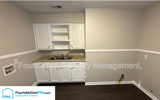 Building Photo - 1931 Sipes Ave