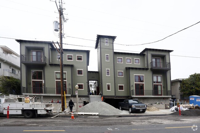 Primary Photo - 14225-14229 Dickens St