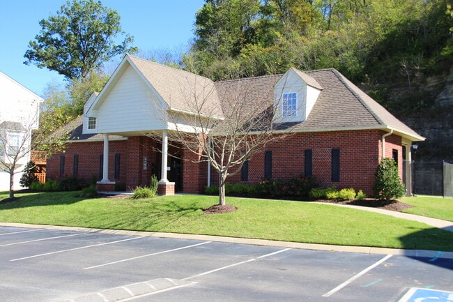 Building Photo - 7277 Charlotte Pike
