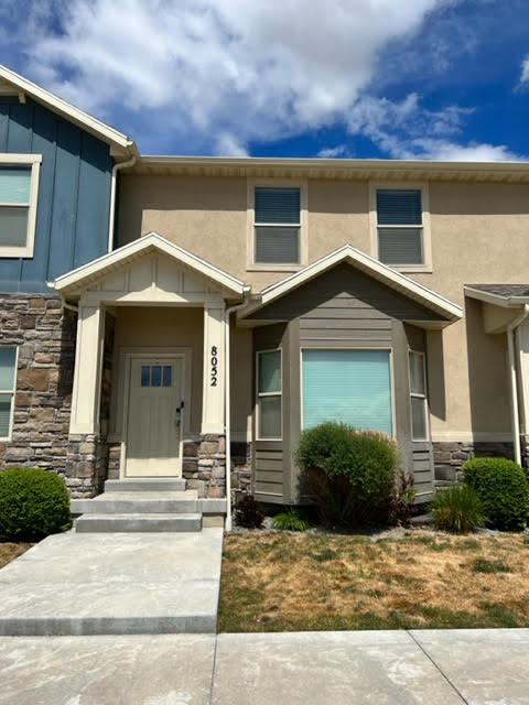 Primary Photo - 8052 N Rock Creek Cove Ln