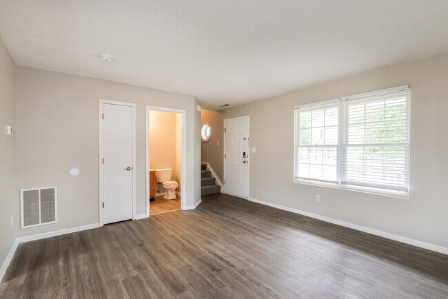 Foto del edificio - 6514 Hunters Creek Blvd