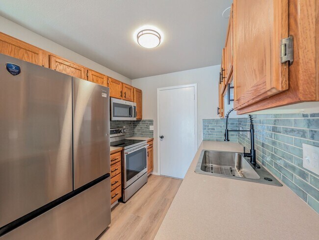 Foto del edificio - 3632 Lakewood Rd