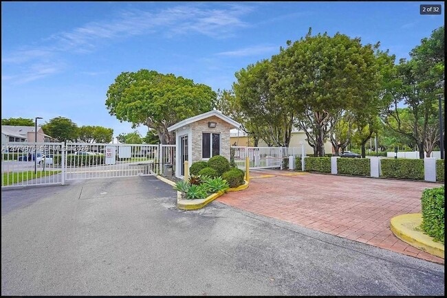 Building Photo - 10521 Mahogany Key Cir