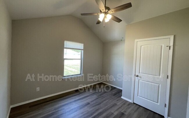 Building Photo - 412 E Rosalie St