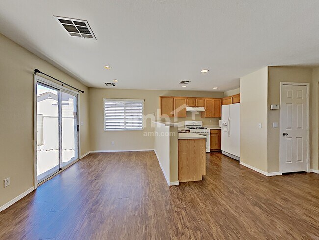 Foto del edificio - 986 Cantabria Heights Ave
