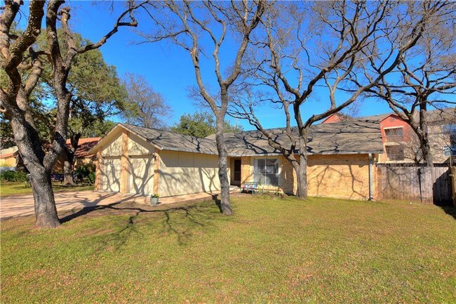 Foto del edificio - 8808 Pineridge Dr