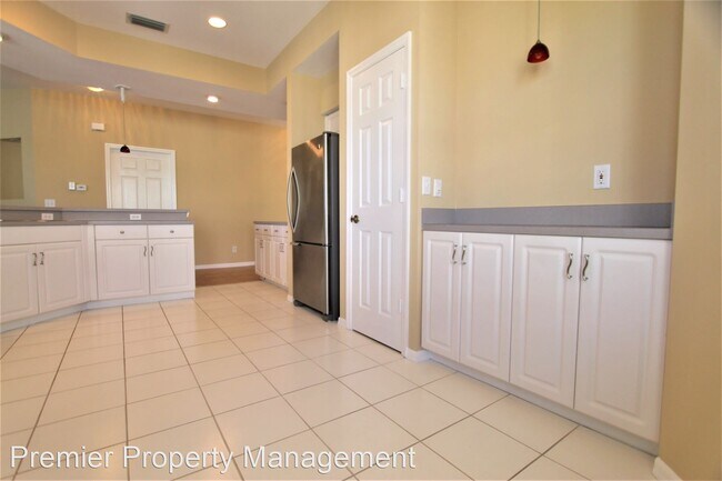 Foto del edificio - 9660 Village View Blvd