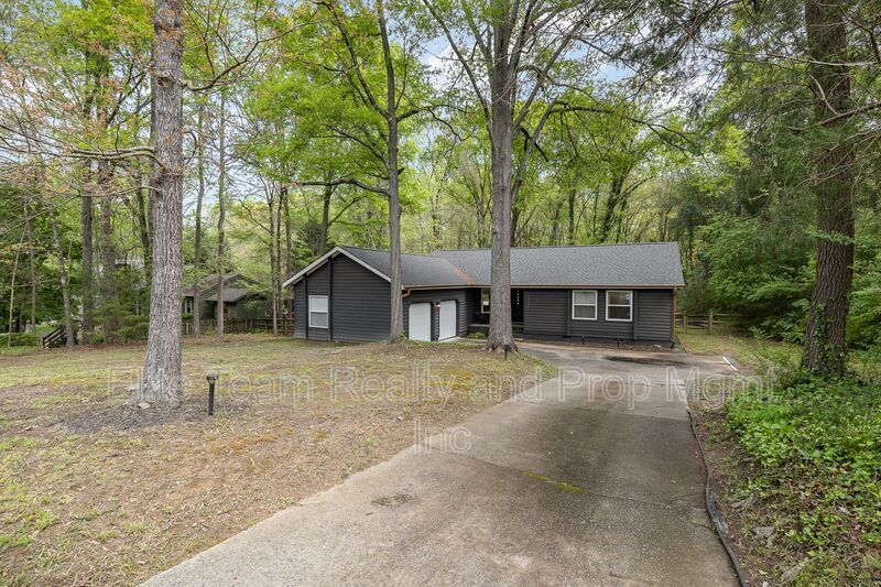 Foto principal - 6618 Lakeside Dr