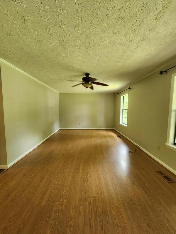 Foto del edificio - 214 Ridgewood Rd