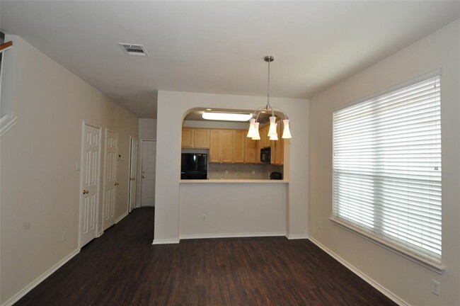 Foto del edificio - 1900 Scofield Ridge Pkwy