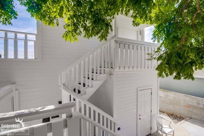 Building Photo - Comfortable Studio 1Ba with Private Deck i...