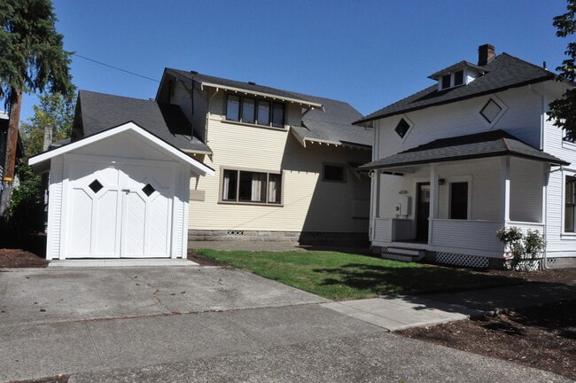 Photo - 1594 Mill St House