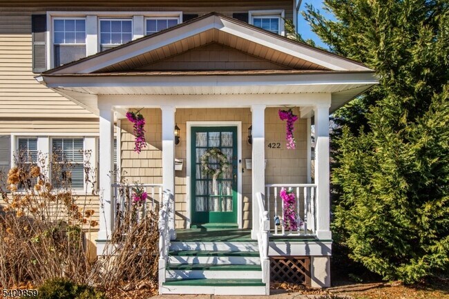 Foto del edificio - 422 Valley Rd