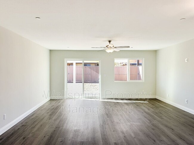 Building Photo - 1217 Sims St