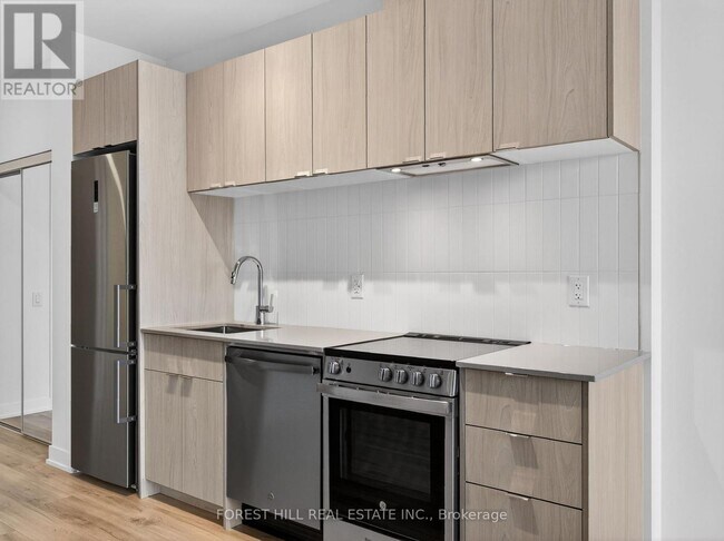 Photo du bâtiment - 1660 Bloor St W