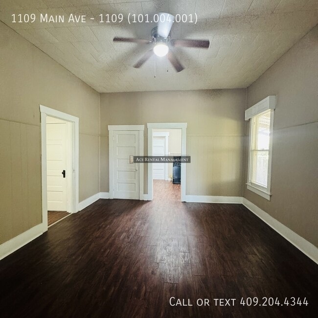 Building Photo - 1109 Main Ave