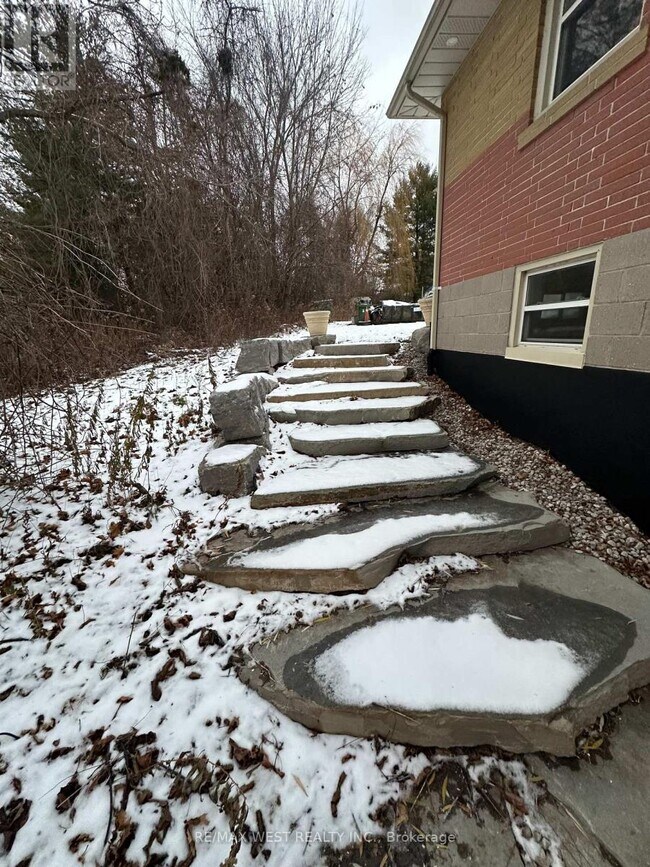 Building Photo - 6398 Kingston Rd