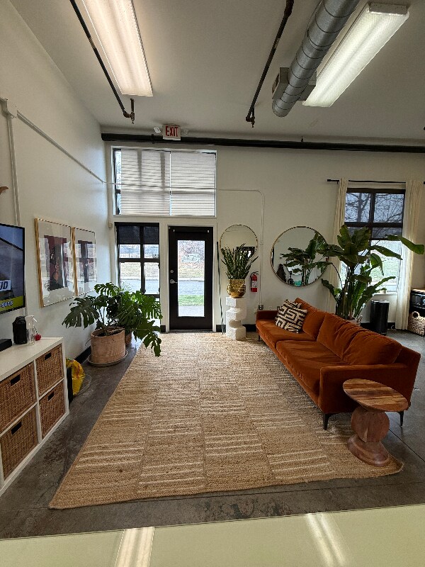 Foto del edificio - 532 W 10th St