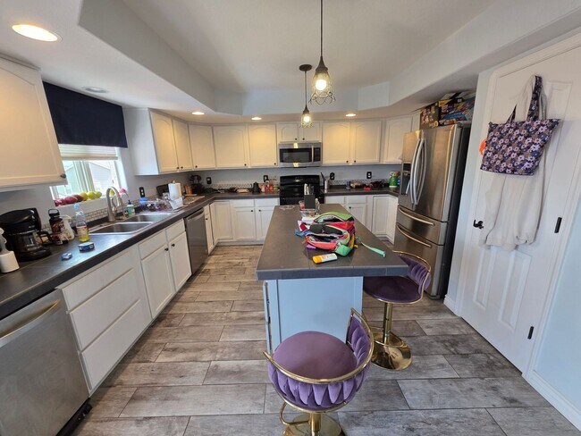 Foto del edificio - Stunning 4 Bed 3 Bath Home Near Peterson Air Force Base!!