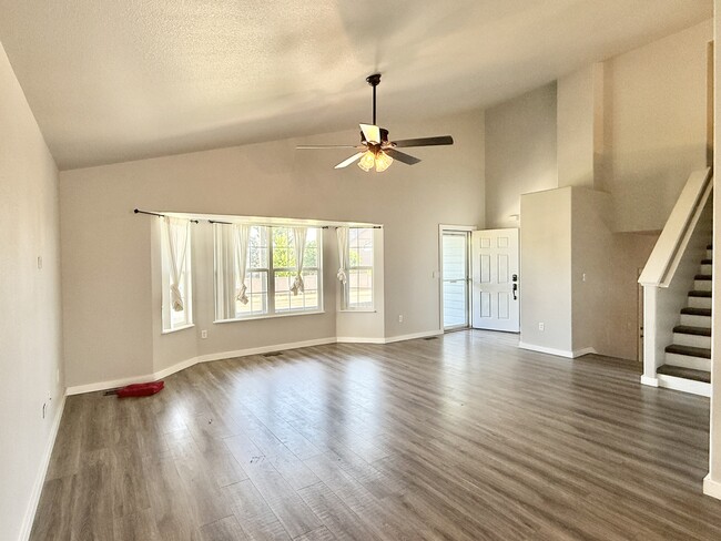 Building Photo - 3325 Crazy Horse Dr