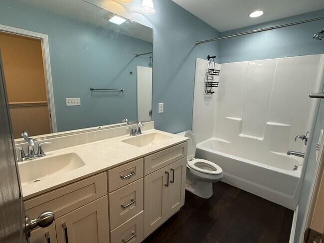 Building Photo - 133 Penry Ln