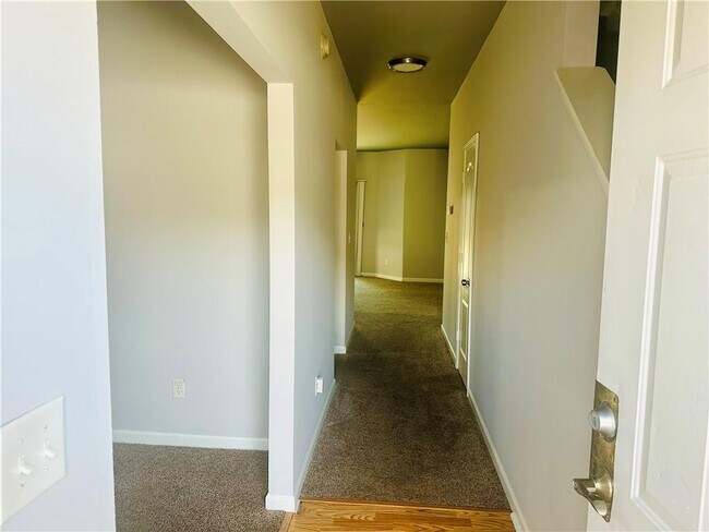 Building Photo - 6078 Oak Bend Ct