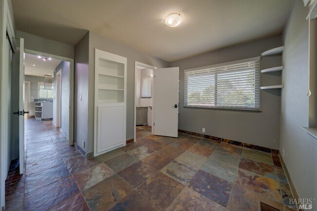 Foto del edificio - 4570 McCready Ct