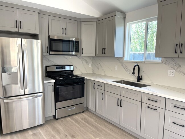 Building Photo - 14533 Lyle St