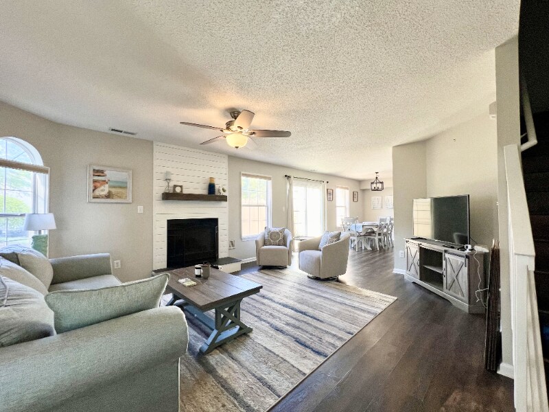 Primary Photo - 1668 Pattington Cir
