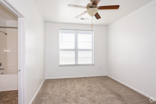 2BR, 2BA - 1,010SF - Primary Bedroom - Park Hill 4000