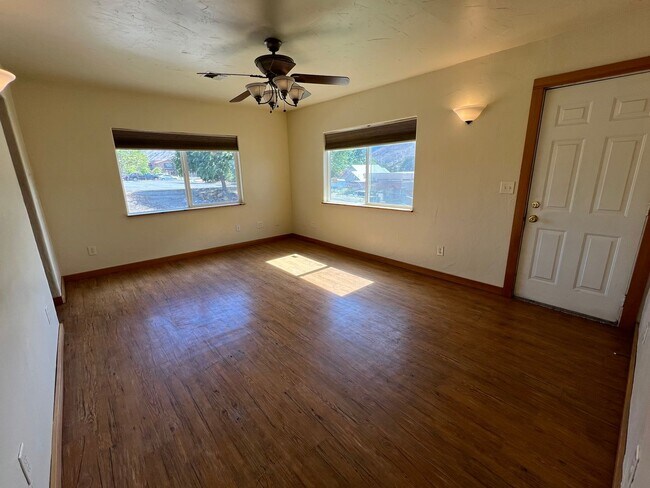 Building Photo - 2+ bed/1 bath in great location!!