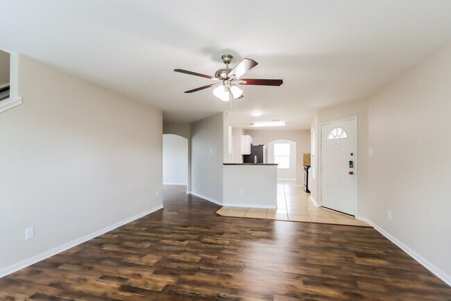 Foto del edificio - 16779 Warbler Dr