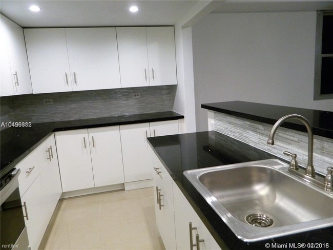 Building Photo - 3 br, 2 bath Condo - 7544 E Treasure Dr #2H