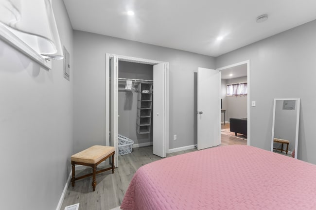 Foto del edificio - 438 N Park Ave