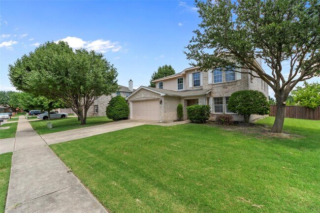 Building Photo - 8000 Alpine Ct
