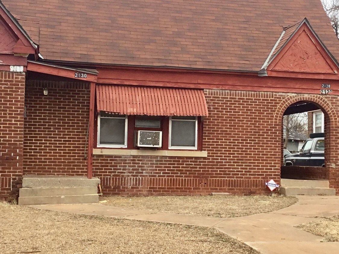 Primary Photo - 2128 N Stonewall Ave