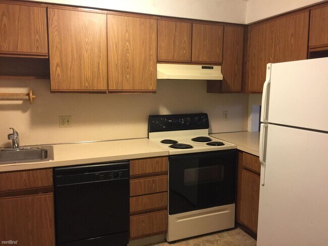 Building Photo - 2 br, 1 bath Condo - 422 Emmett St Apt L