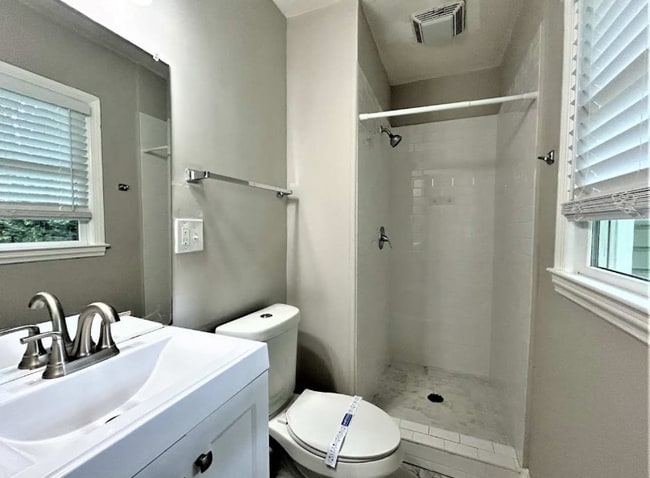 Building Photo - 1041 Longshore Dr