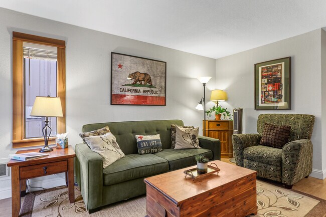 Foto del edificio - 1300 Regency Way