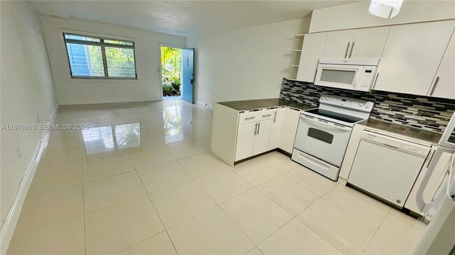 Building Photo - 1120 102nd St