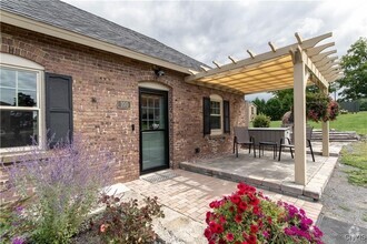 Building Photo - 100 Vollum Rd
