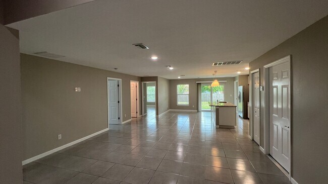 Foto del edificio - GORGEOUS 4 Bedroom, 2 Bathroom Home in Pal...