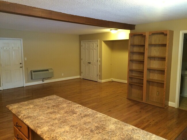 Foto del edificio - 1443 Fernwood Glendale Rd