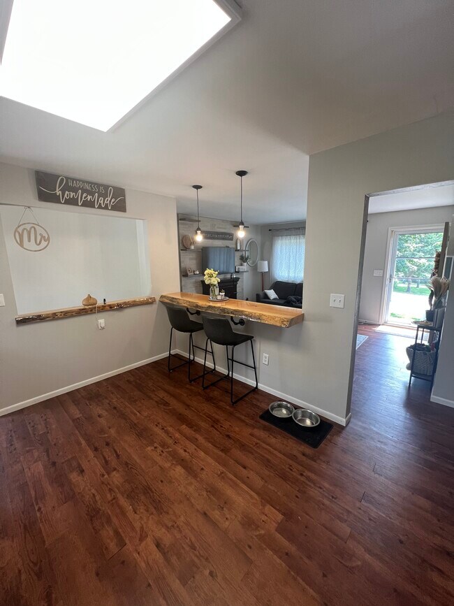 Building Photo - 10996 Brigham Ave