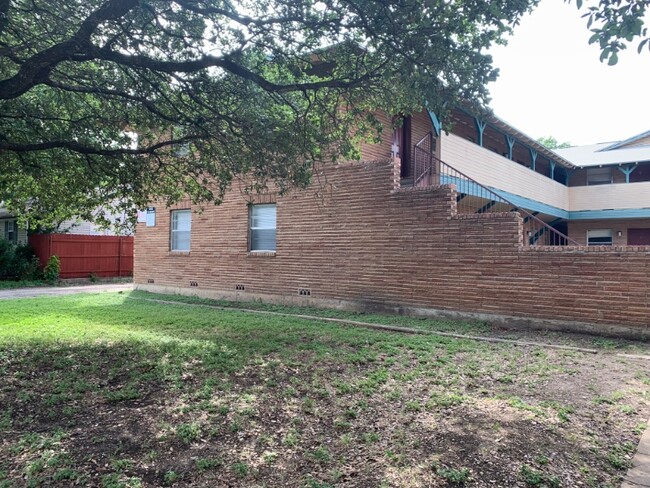 Foto del edificio - 3701 Sleeper Ave