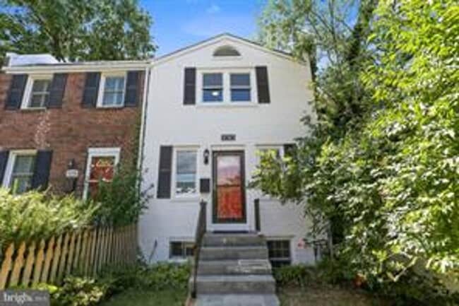 Photo - OLD TOWN ALEXANDRIA - MINUTES TO METRO AND PENTAGON Townhome