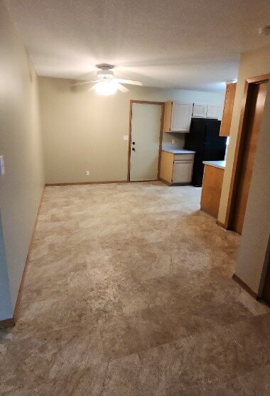 Building Photo - 2 Bedroom, 1 Bathroom with 2 Car Attached Garage - Available April 1st
