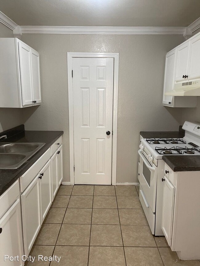 Building Photo - 3 br, 1.5 bath House - 2756 Mimosa