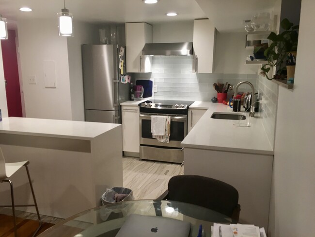 Foto del edificio - 1651 Lamont St NW