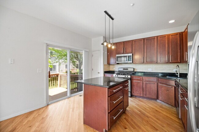 Foto del edificio - 6028 Canterbury Ln